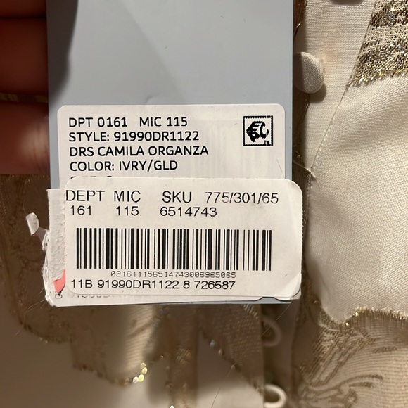 ANTONIO MELANI Cream and Gold Long Sleeve Dress - Picture 9 of 9